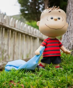 Super7 Peanuts Supersize - Linus With Blanket